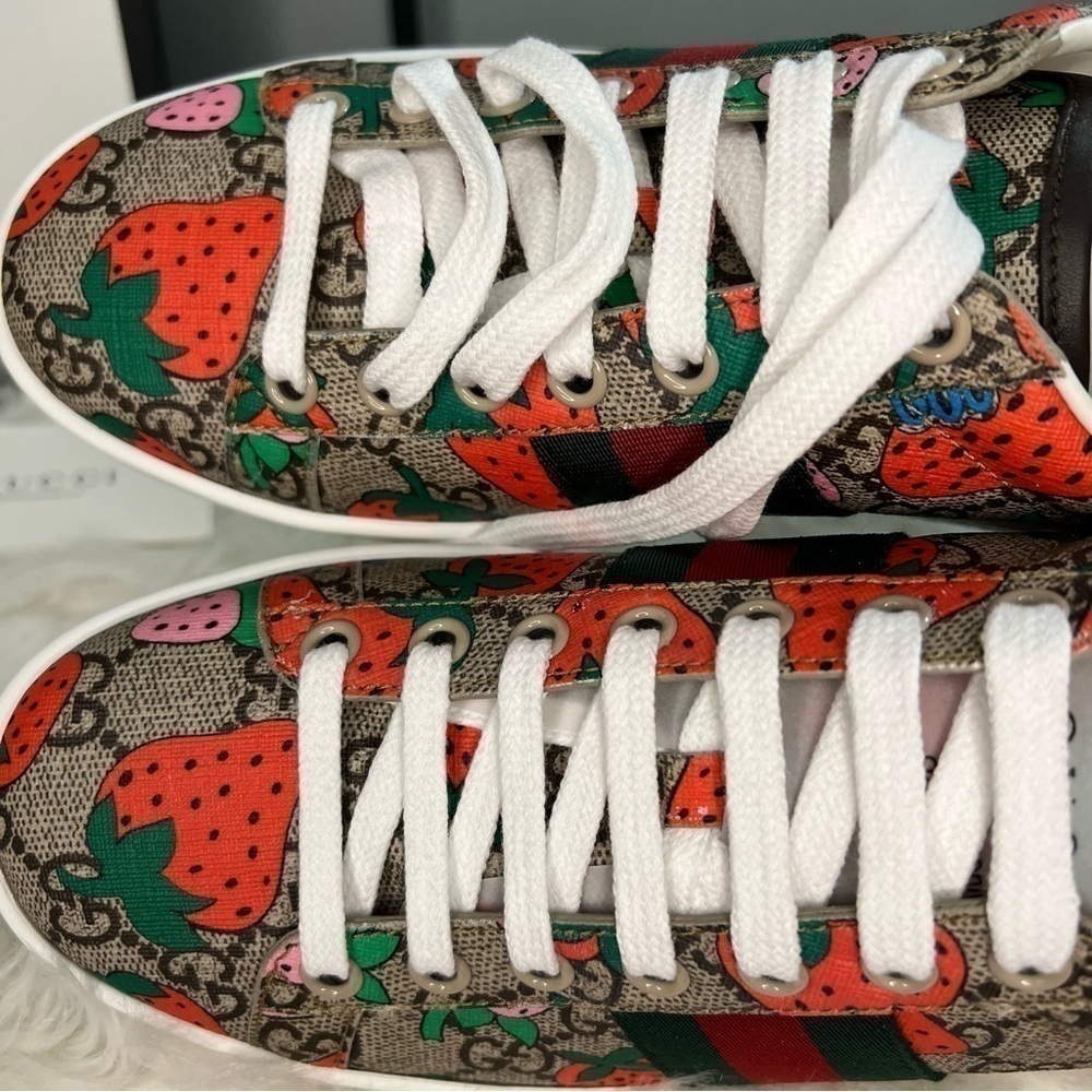 Authentic Gucci Ace Strawberry Sneakers sz 36.5 NIB - Picture 3 of 17